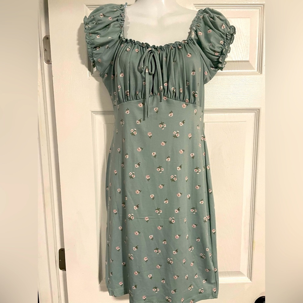 Floral patterned peasant dress by Streetwear Society size Large NWT